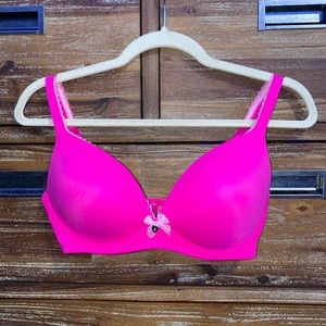 🌞Victoria’s Secret hot pink NO WIRE bra with lace